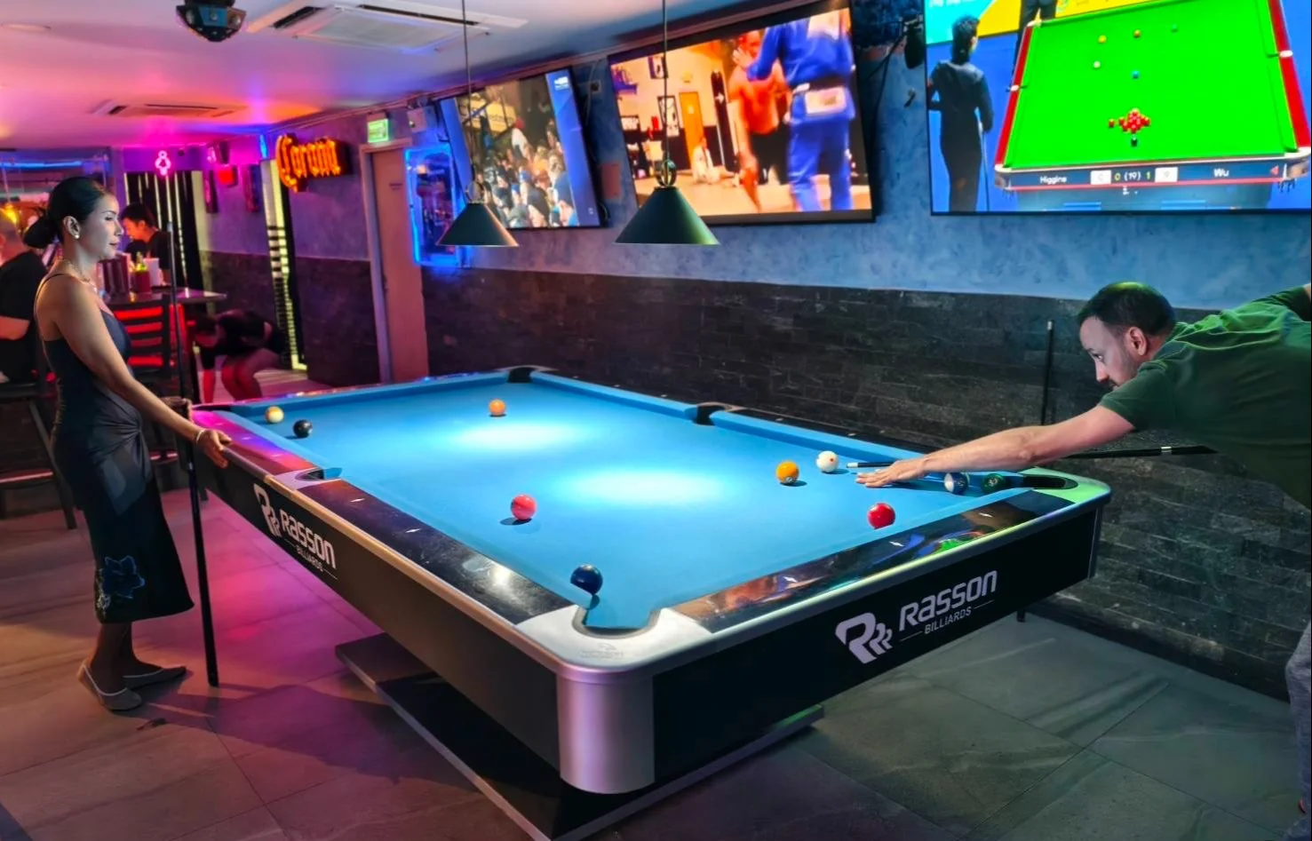 Jimmy Woo’s Chaweng | Live Music, Cocktails & Sports Bar Koh Samui